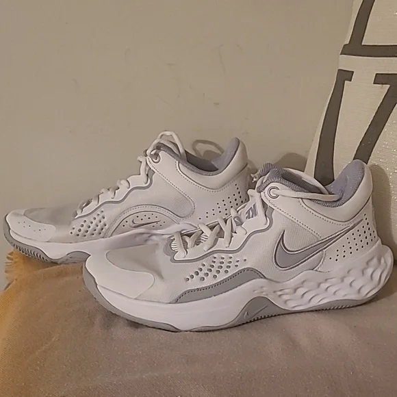 Nike Fly By Men\'s White Basketball Shoes s-l400.jpg main image 3